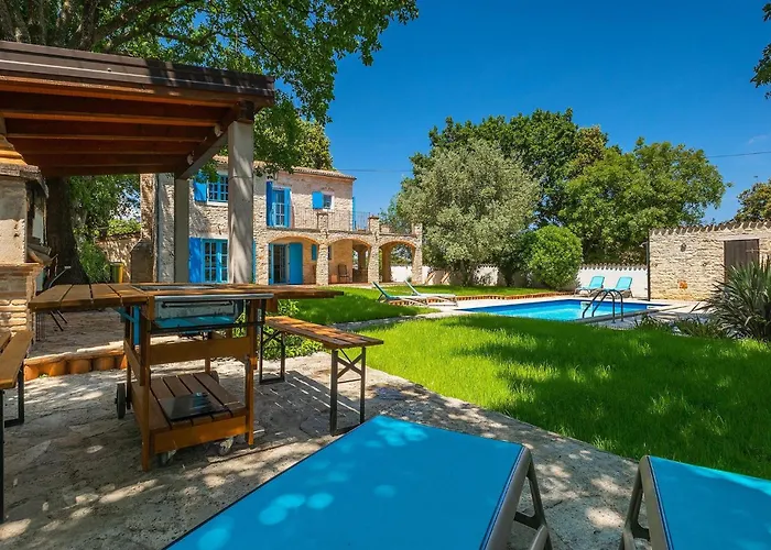 Marlera 펜션 풀라